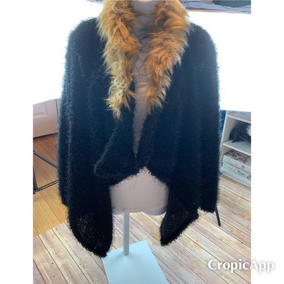 last one FAUX FUR FUZZY BLACK LOOSE SWEATER - Picture 7 of 7